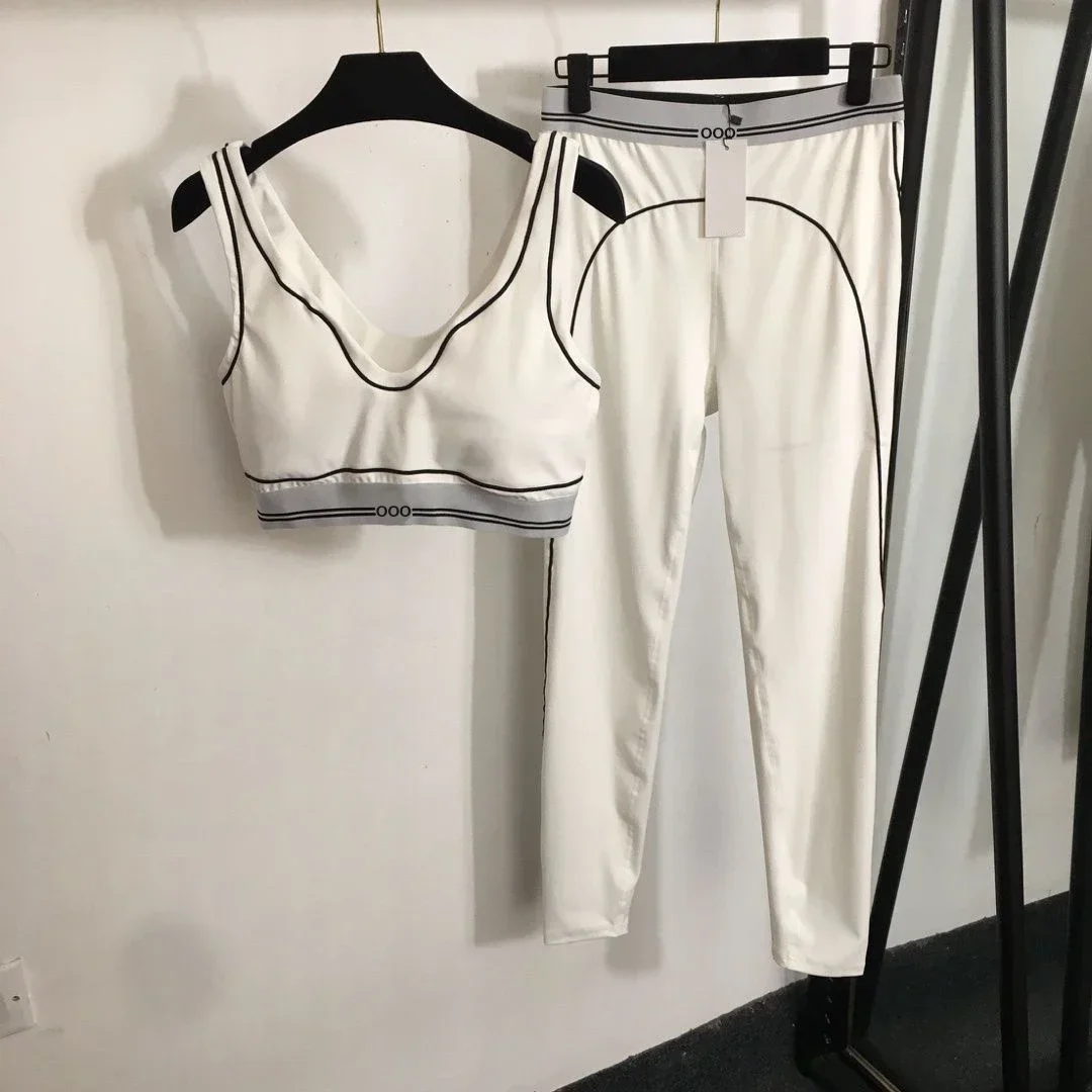 Tanktop en broek, tweedelig ad - Yoga Fitness Pilates recensie en prijs